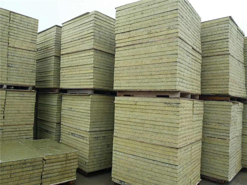 青島彩鋼巖棉夾芯復(fù)合板定制